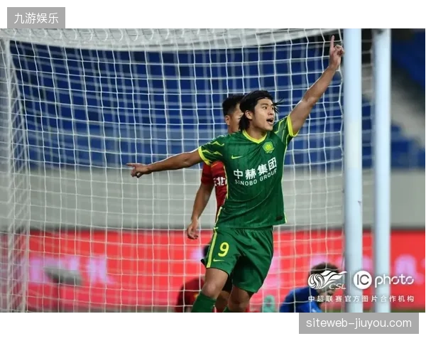 武磊替补登场迎国家队百场里程碑，国足凭借高效反击险胜新加坡
